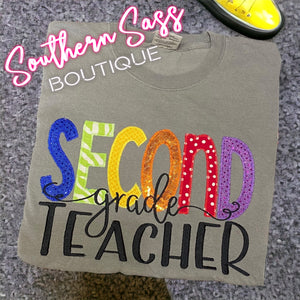 TEACHER GRADE MULTI COLOR APPLIQUE TEE