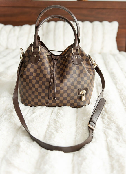 DRAWSTRING BUCKET BAG - CHECKERED