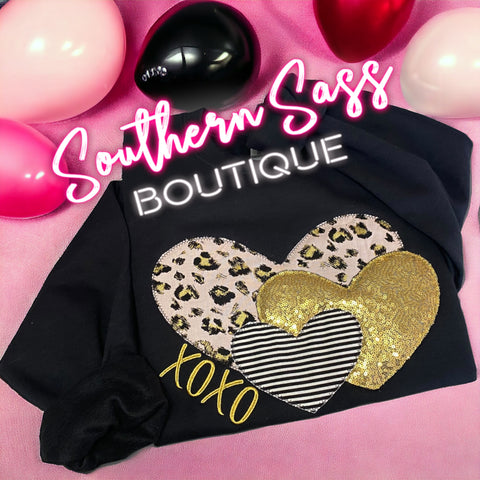 TRIPLE HEART APPLIQUE XOXO SWEATSHIRT