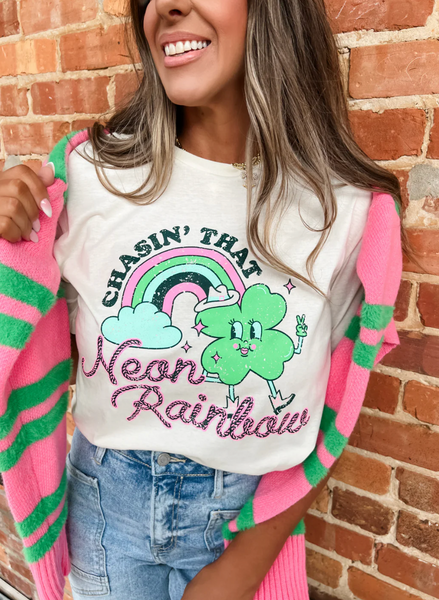 GRAPHIC TEES THAT JUST MAKE YOU HAPPY
