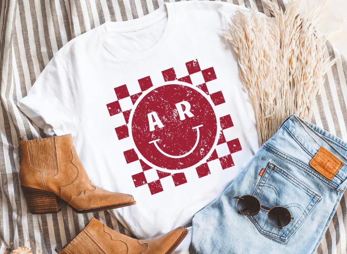 AR HAPPY FACE GRAPHIC TEE