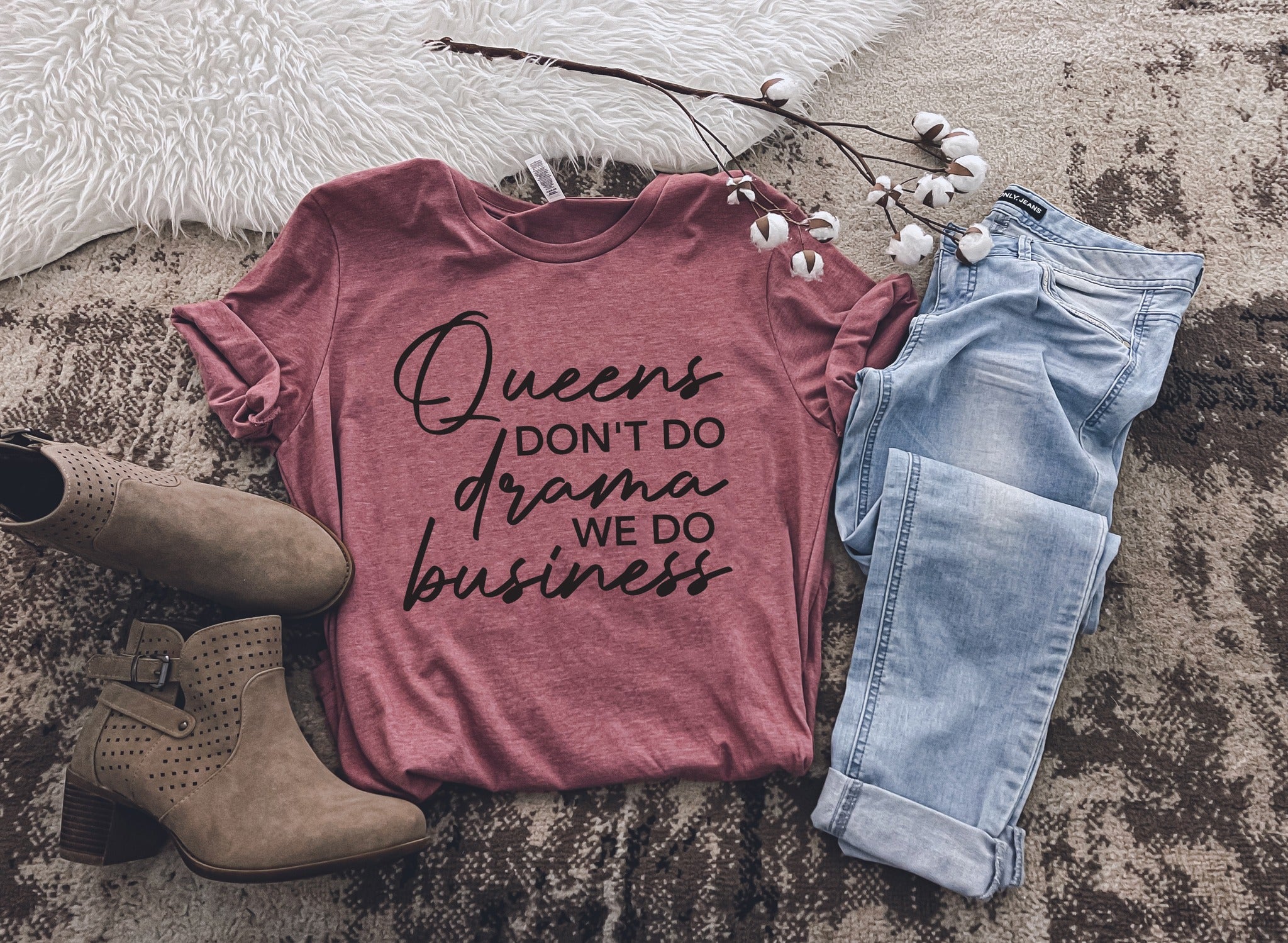 QUEENS DONT DO DRAMA WE DO BUSINESS GRAPHIC TEE
