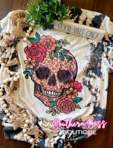 SUGAR SKULL WITH LEOPARD FACE BLEACHED GRAPHIC TEE